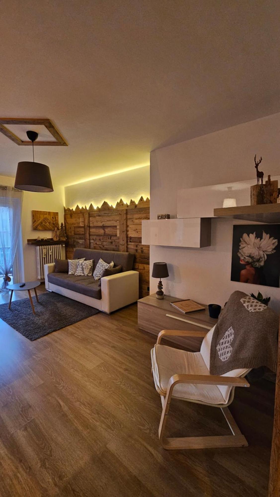 Appartamento "Roby" In Centro Cavalese Buitenkant foto